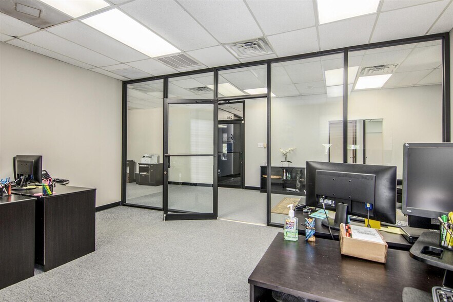 More Photos Of 601 Cien Rd, Kemah Unknown For Lease