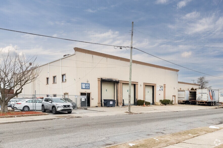 More Photos Of 958 Church St, Baldwin Warehouse For Lease