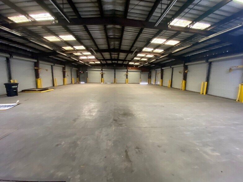 More Photos Of 1919 Plantation Rd, Roanoke Truck Terminal For Lease
