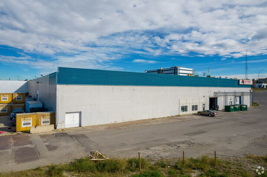 More Photos Of 707 Barlow Trl SE, Calgary Service For Lease