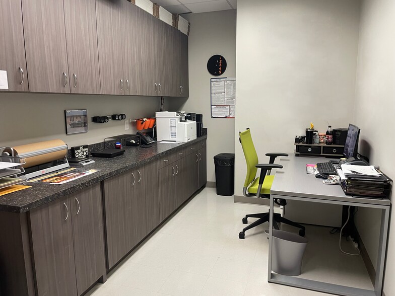 More Photos Of 3100 McKinnon St, Dallas Office For Lease