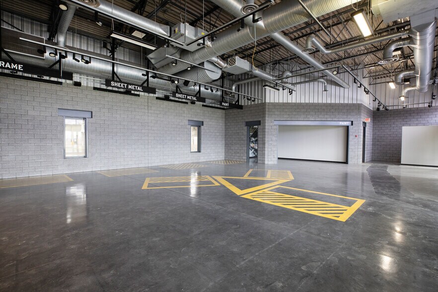 More Photos Of 11401 N Congress Ave, Kansas City Manufacturing For Lease