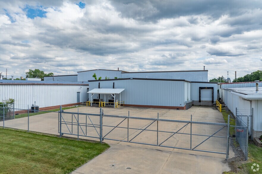 More Photos Of 2015 E Olive St, Decatur Refrigeration Cold Storage For Lease