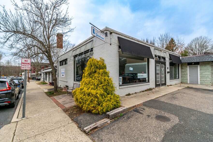More Photos Of 99 S Main St, Lambertville Storefront For Sale