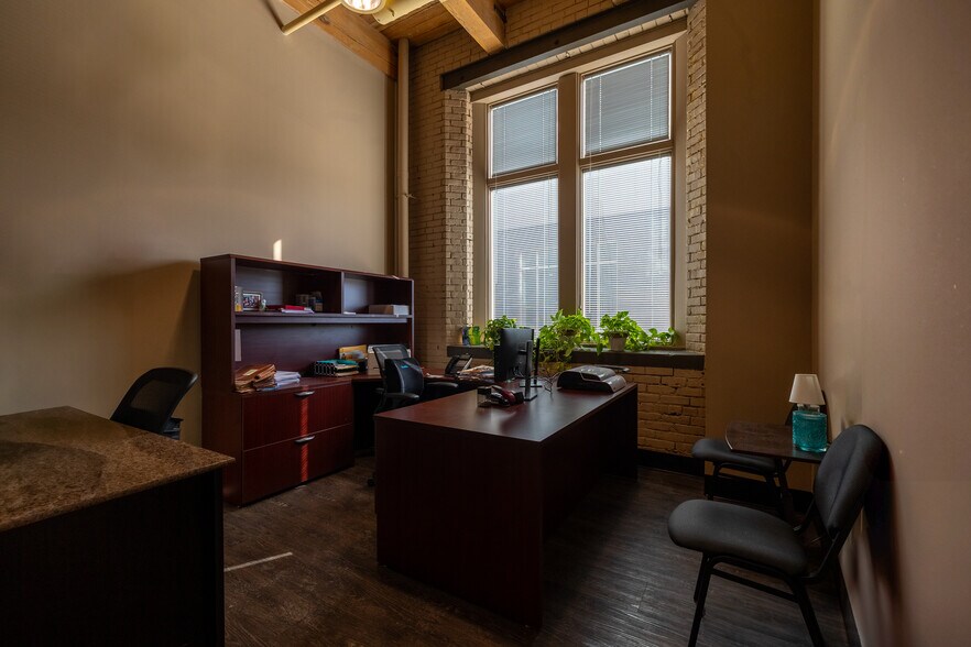 More Photos Of 214 S 8th St, Louisville Loft Creative Space For Sale