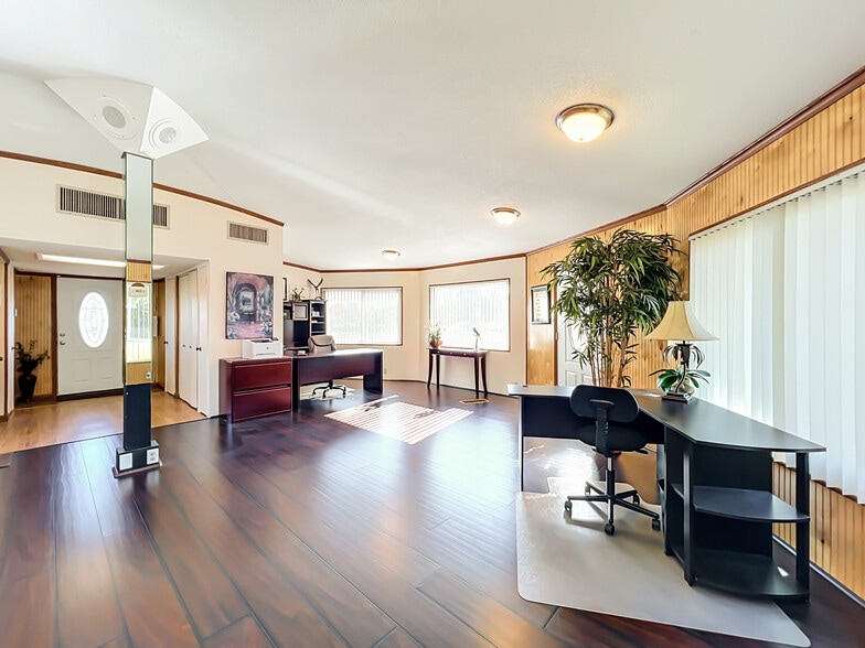 More Photos Of 811 S Bay St, Eustis Storefront Retail Office For Sale