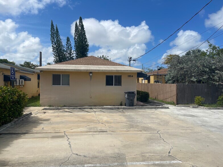 More Photos Of 1948 Buchanan St, Hollywood Apartments For Sale