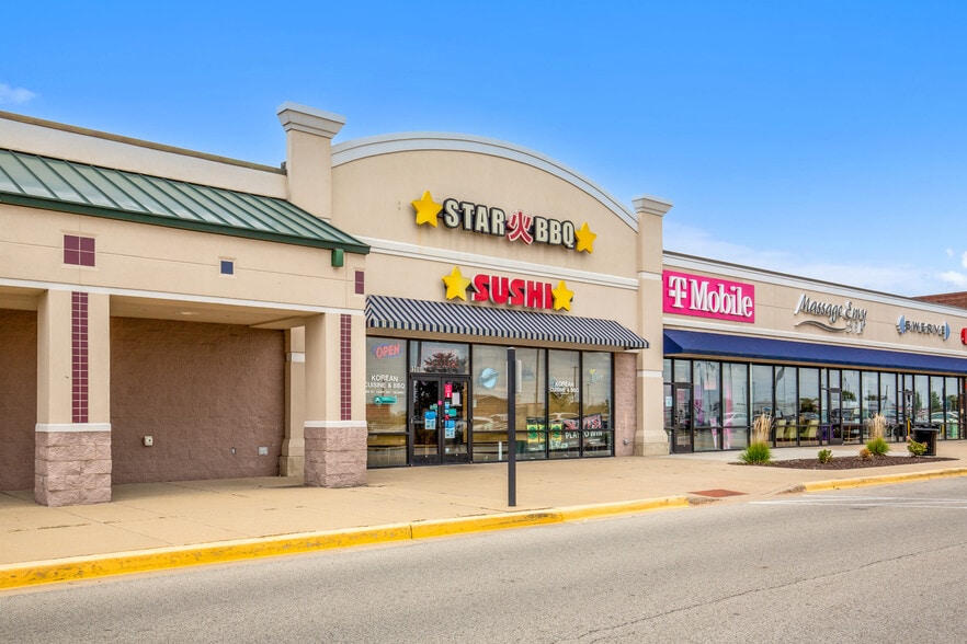 More Photos Of 1201-1335 Savoy Plaza Ln, Savoy General Retail For Lease