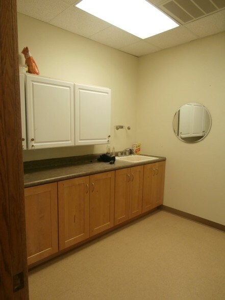 More Photos Of 3221-3225 Parmenter St, Middleton Freestanding For Lease