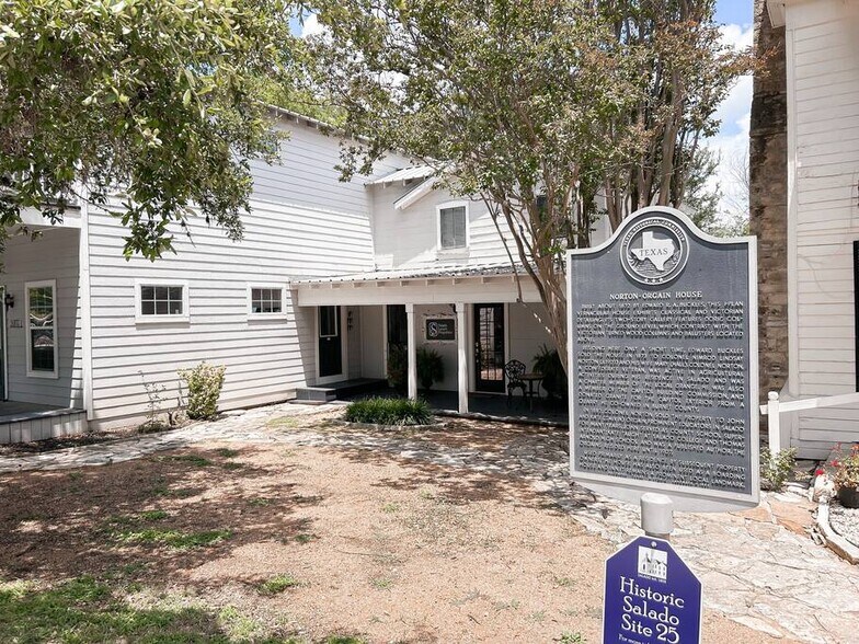 More Photos Of 7 N Main St, Salado Loft Creative Space For Lease