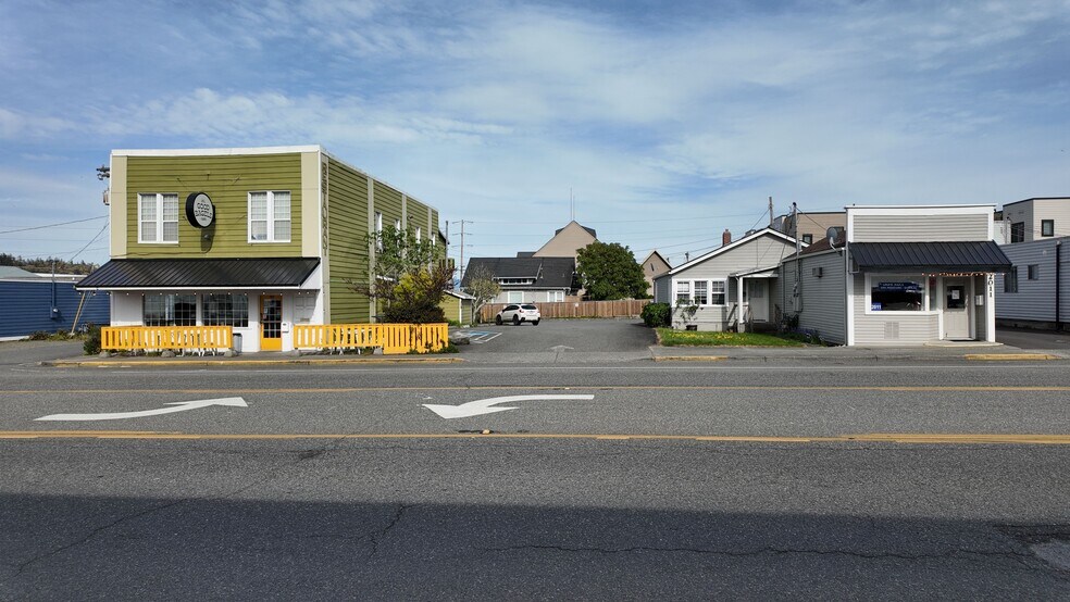 More Photos Of 2001-2011 Commercial Ave, Anacortes Storefront Retail Office For Sale