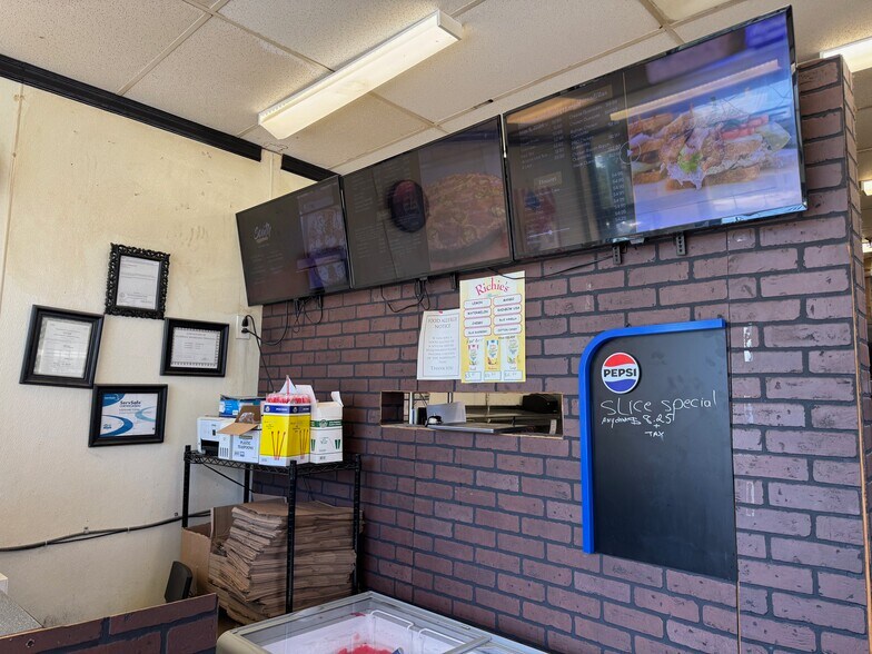 More Photos Of 470 N Franklin St, Holbrook General Retail For Sale