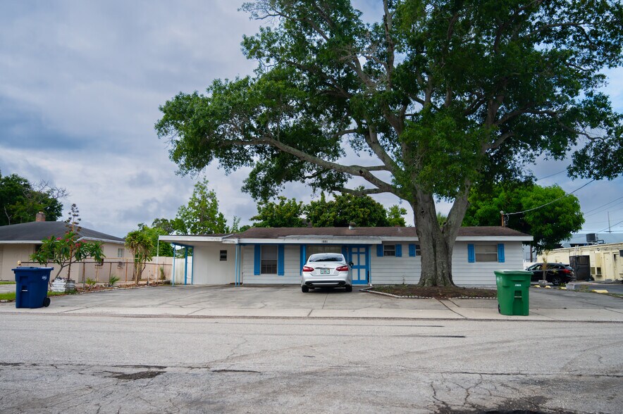 More Photos Of 3616 W Paxton Ave, Tampa Restaurant For Sale