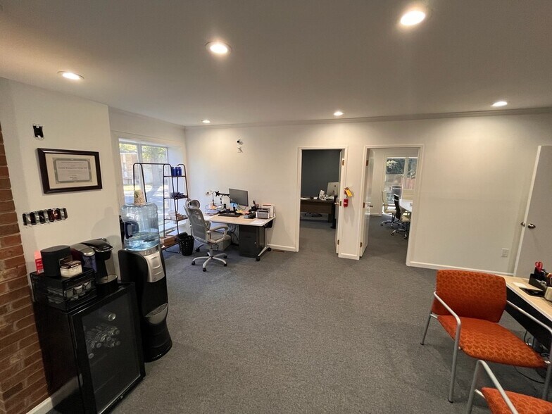 More Photos Of 775 S 23rd St S, Arlington Office For Sale