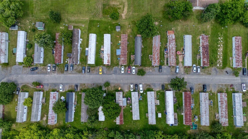 More Photos Of English Walnut Lane, Springfield Manufactured Housing Mobile Home Park For Sale