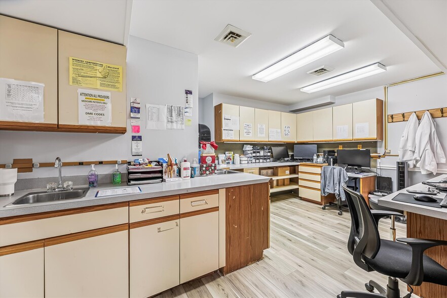 More Photos Of 12090-12114 Old Line Ctr, Waldorf General Retail For Sale