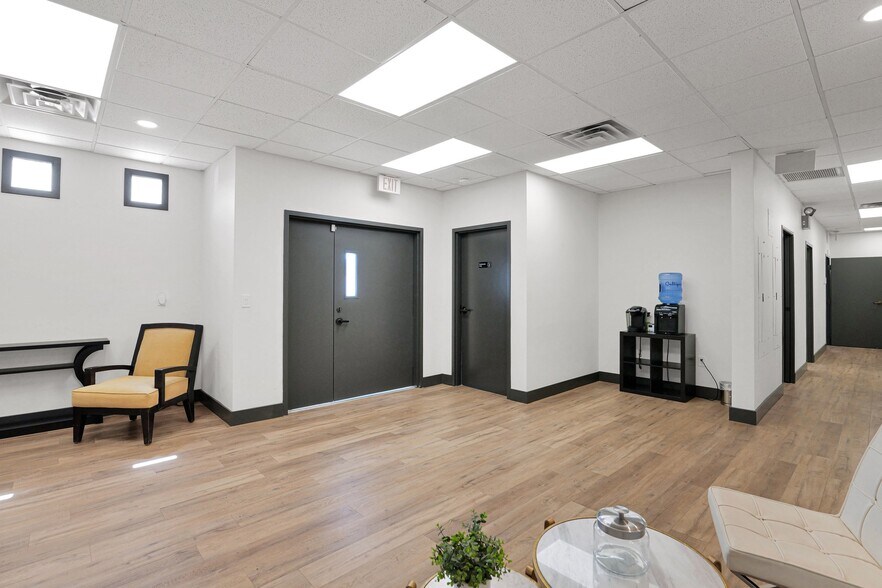 More Photos Of 334 E Hatcher Rd, Phoenix Office For Sale