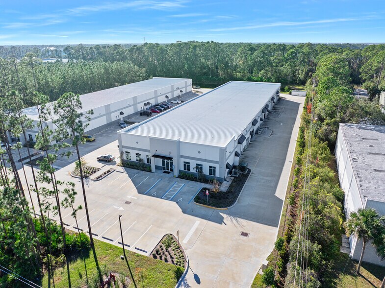 More Photos Of 836 Bill France Blvd, Daytona Beach Warehouse For Lease