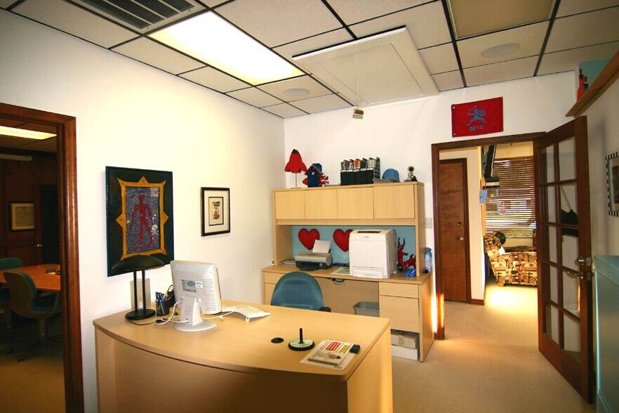 More Photos Of 808 W Waters Ave, Tampa Office For Sale