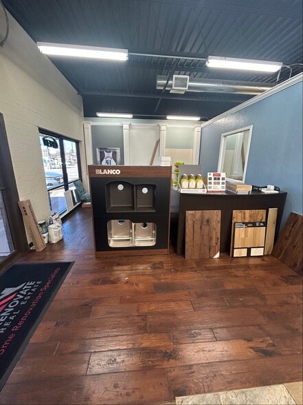 More Photos Of 1109 Dallas Dr, Denton General Retail For Lease