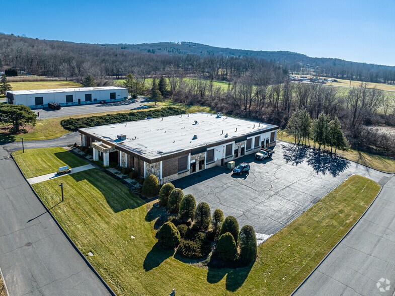 More Photos Of 7 Industrial Dr, Ellington Showroom For Lease