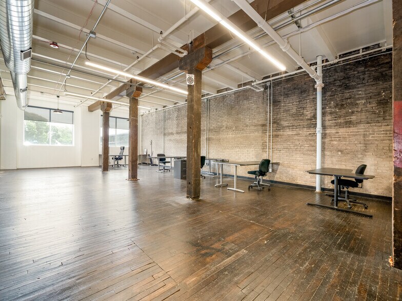More Photos Of 127-131 Railroad St, Rochester Loft Creative Space For Lease