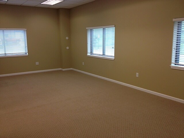 More Photos Of 30 Blackjack Rd, Fredericksburg Industrial For Sale