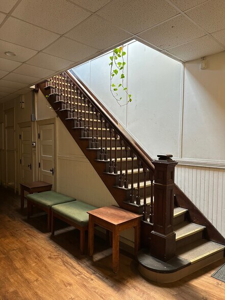 More Photos Of 162-164 Glen St, Glens Falls Storefront Retail Residential For Lease
