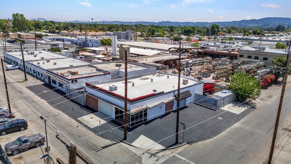 Primary Photo Of 18422-18428 Gault St, Reseda Warehouse For Lease