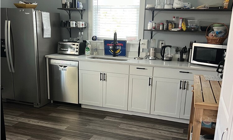 More Photos Of 416 SE Main St, Simpsonville Office For Sale