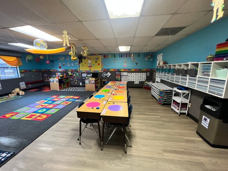 More Photos Of 662 S Edmonds Ln, Lewisville General Retail For Sale