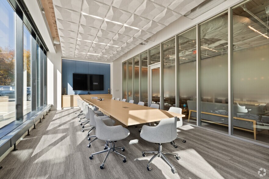 More Photos Of 801 Main Ave, Norwalk Unknown For Lease