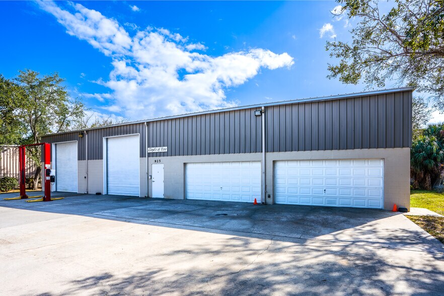 Primary Photo Of 925 13th Ln, Vero Beach Warehouse For Sale