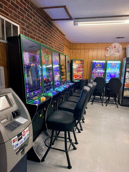 More Photos Of 201 S Highway 63, Freeburg Convenience Store For Sale