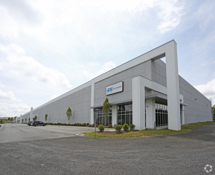 More Photos Of 10225 Western Ridge Rd, Charlotte Distribution For Lease