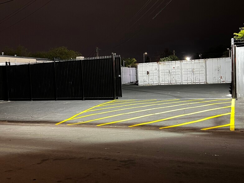More Photos Of 7305 Deering Ave, Canoga Park Land For Lease