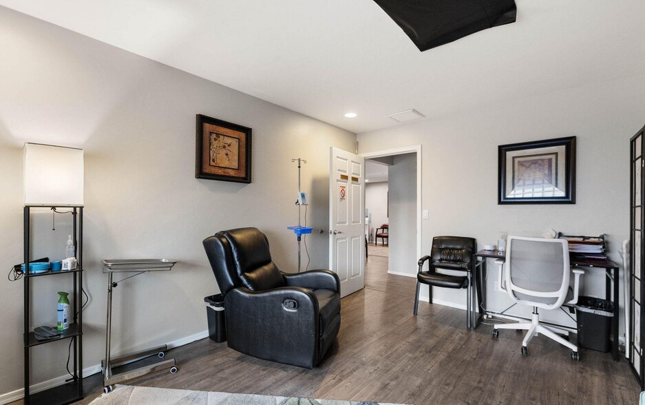 More Photos Of 143 E Merritt St, Prescott Medical For Sale