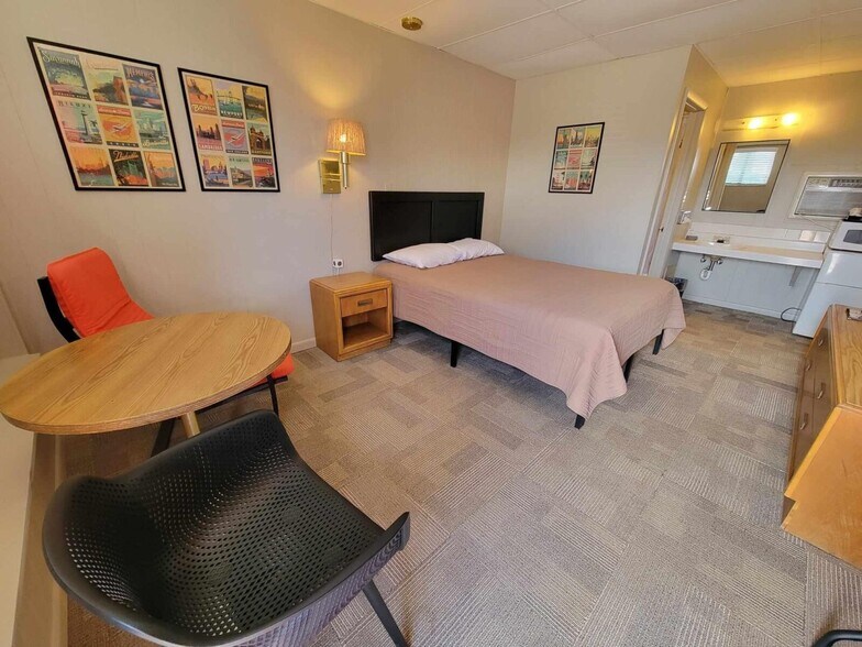 More Photos Of 1313 W Cherry St, Vermillion Hotel For Sale