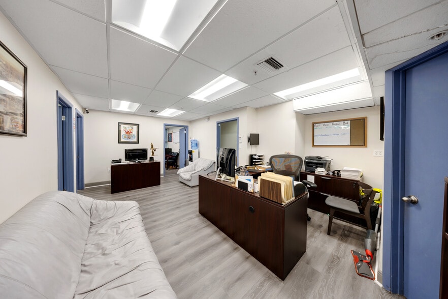 More Photos Of 7655-7669 NW 50th St, Miami Office For Lease