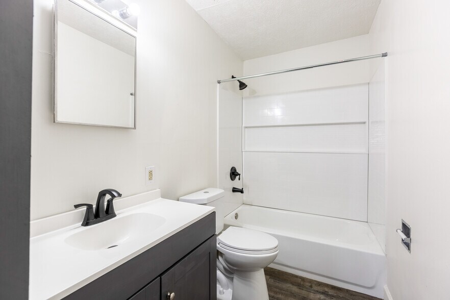 More Photos Of 7110-7122 Jones Cir, Omaha Apartments For Sale