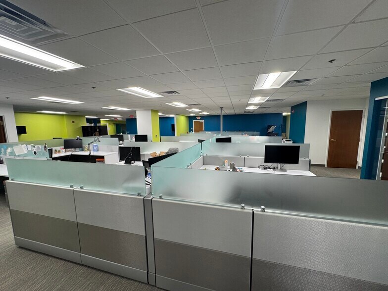 More Photos Of 1611 Pond Rd, Allentown Medical For Lease