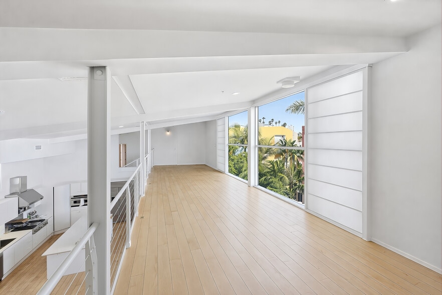 More Photos Of 2100 Abbot Kinney Blvd, Venice Loft Creative Space For Lease
