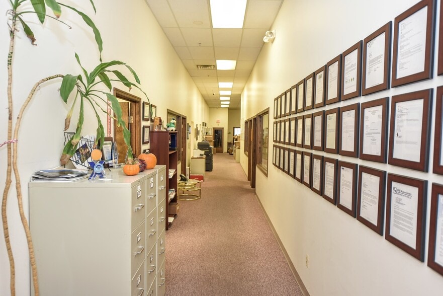 More Photos Of 230 West Parkway, Pompton Plains Flex For Sale