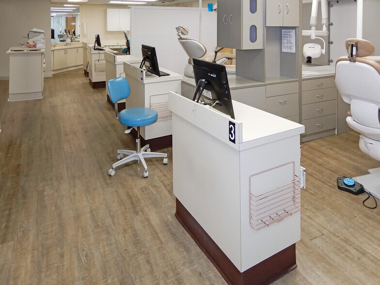 More Photos Of 8950 Krewstown Rd, Philadelphia General Retail For Sale