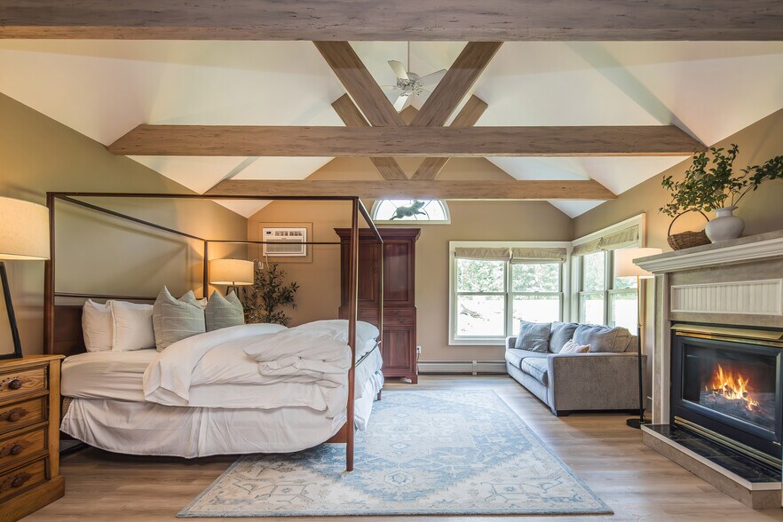 More Photos Of 54 Red Clover Ln, Mendon Hotel For Sale