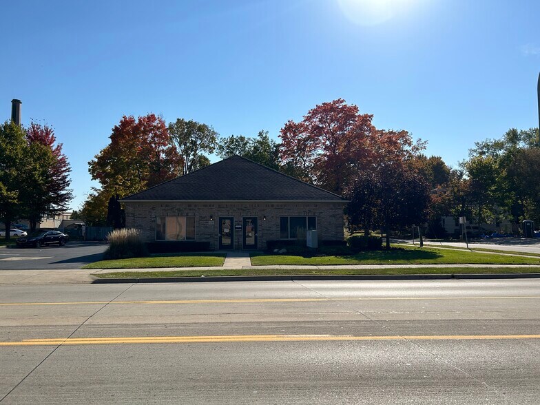 More Photos Of 175 Cass Ave, Mount Clemens Office For Sale