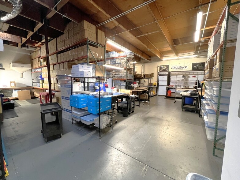 More Photos Of 18429-18437 Amistad St, Fountain Valley Flex For Lease