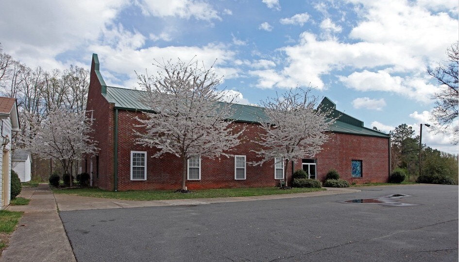 More Photos Of 5338 Hollirose Dr, Charlotte Religious Facility For Lease