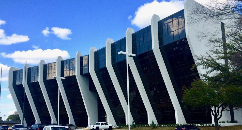 More Photos Of 1800 Teague Dr, Sherman Office For Lease