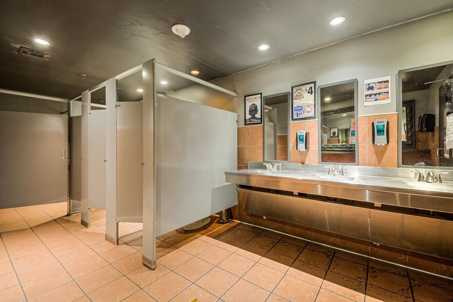 More Photos Of 3350 Unicorn Lake Blvd, Denton Restaurant For Lease